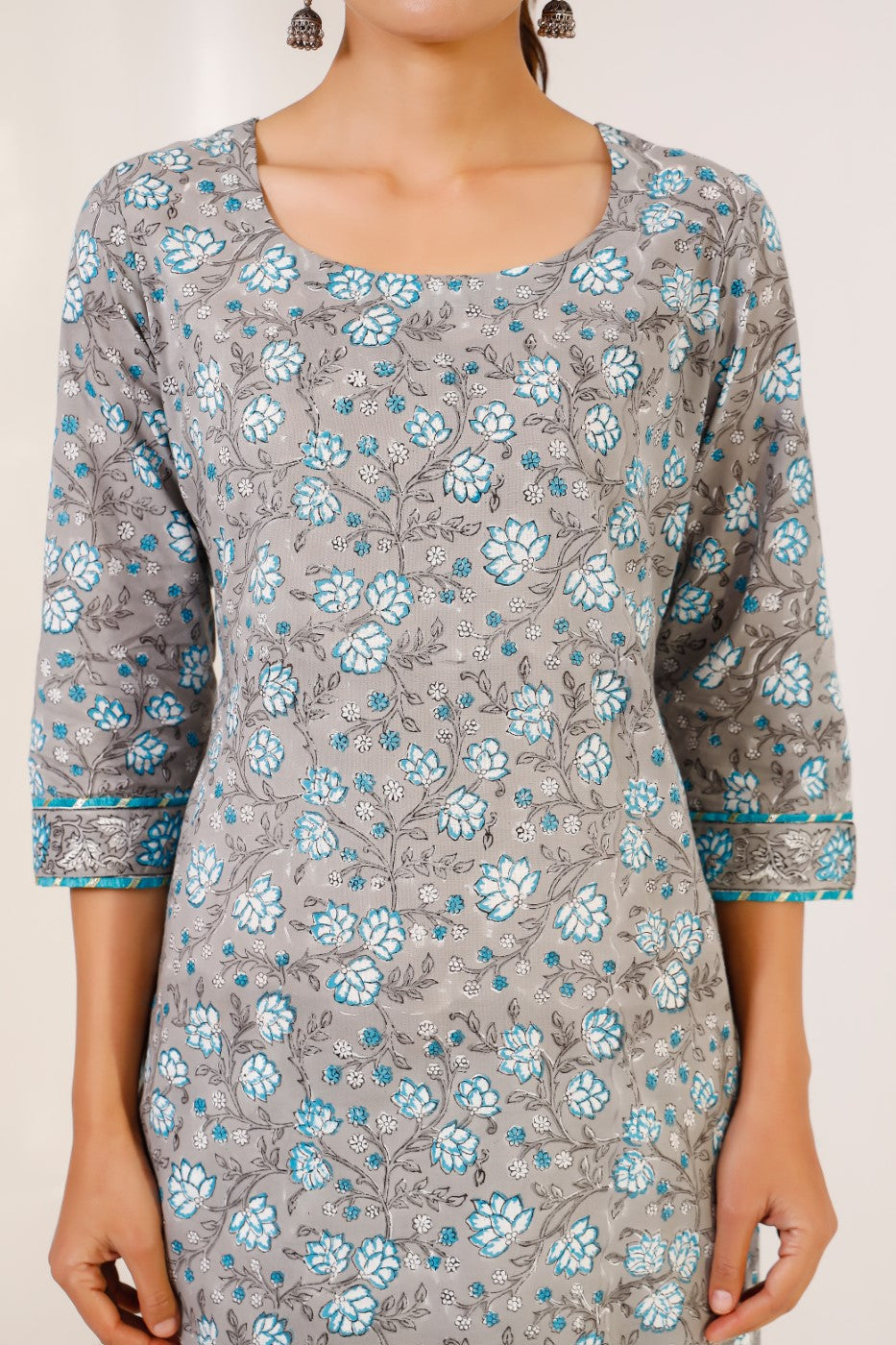 Buy grey cotton Floral Hand Printed Kurta with Pant Online - Zoom Out