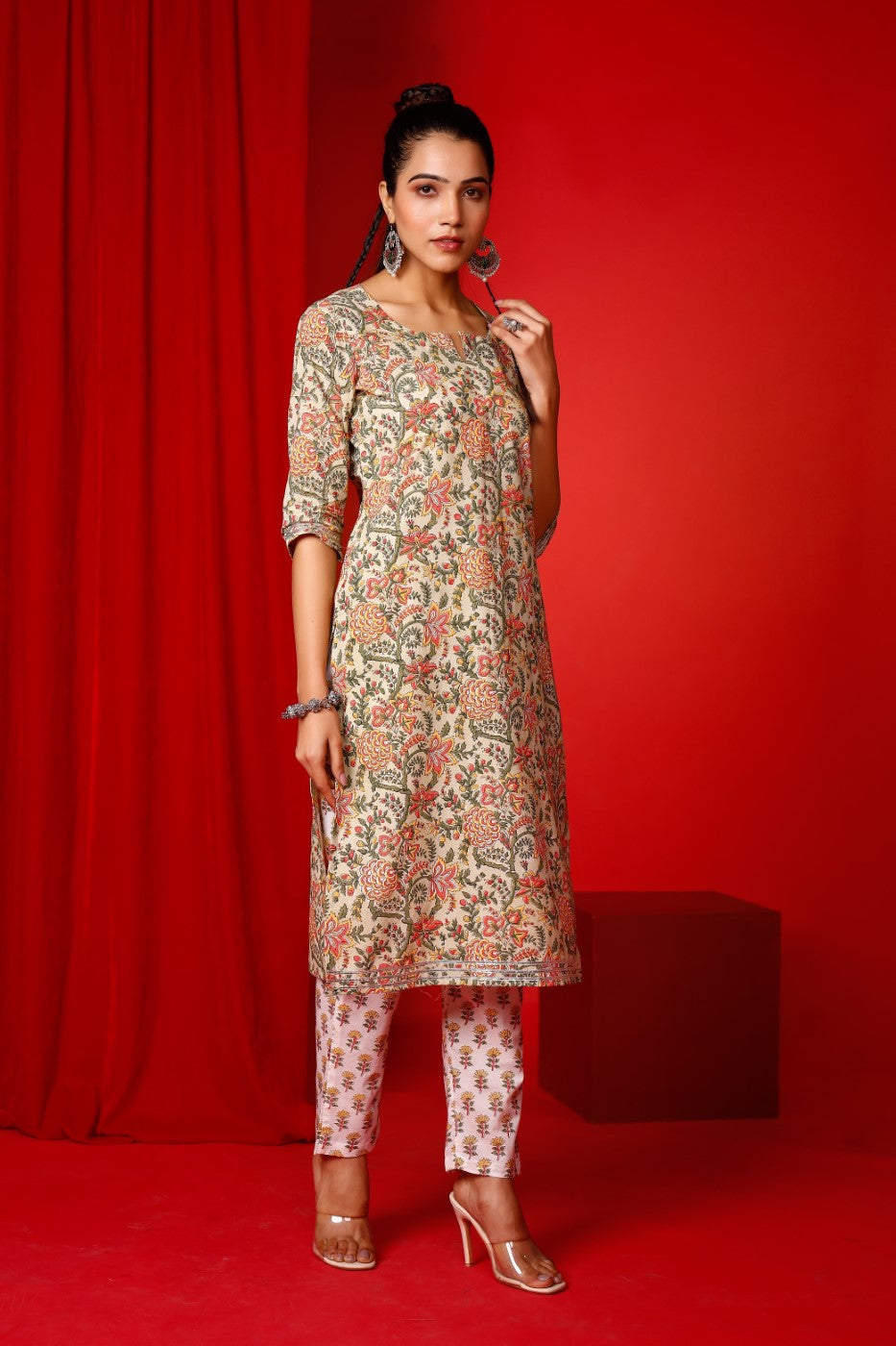 Buy Pink cotton Floral Hand Printed Kurta with Pant Online - Back