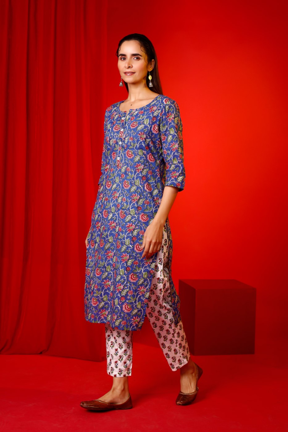 Buy Purple cotton floral printed Kurta with Pant Online - Back