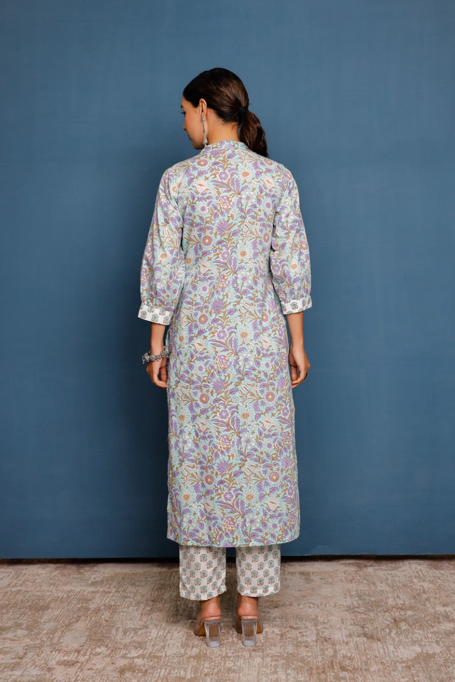 Buy Blue cotton floral printed Kurta with Pant Online - Side