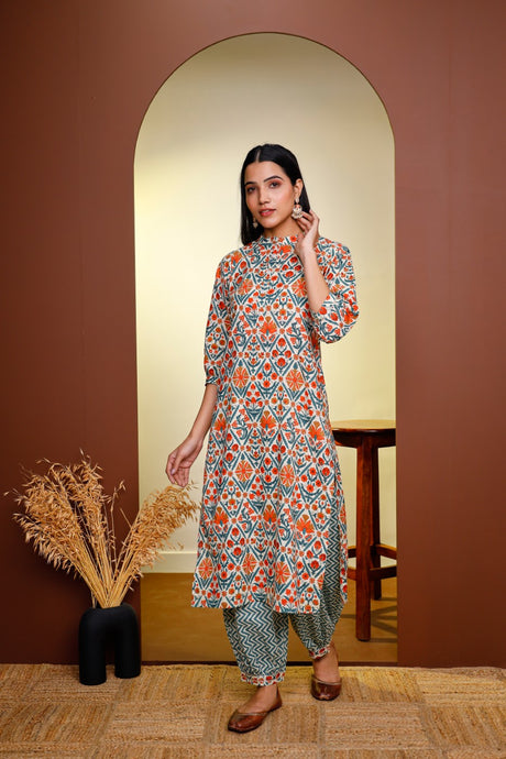 Buy Off-White cotton Geometric Hand Printed Kurta with Pant Online - Back