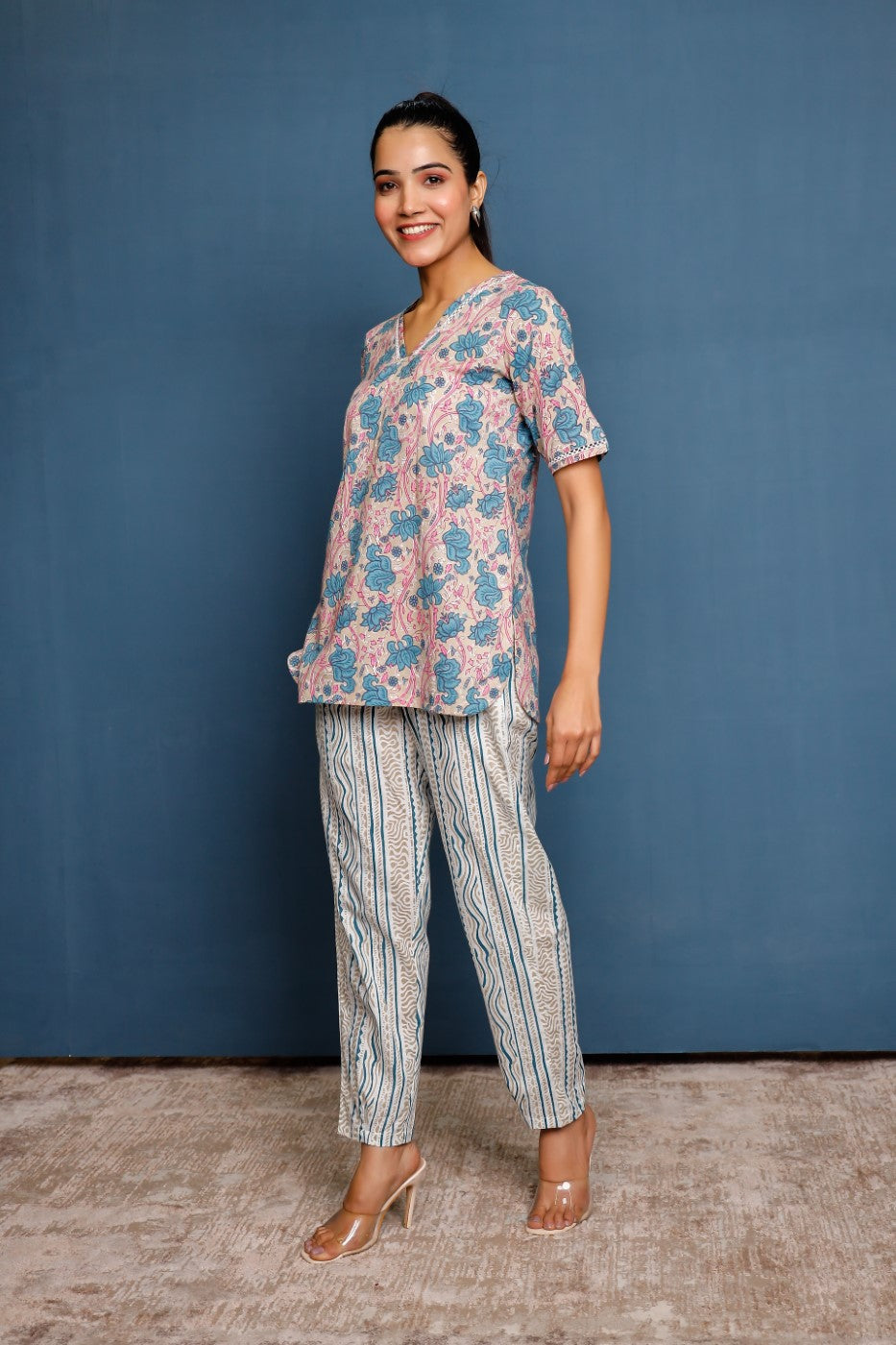 Buy Pink cotton Floral Printed loungewear set Online - Front