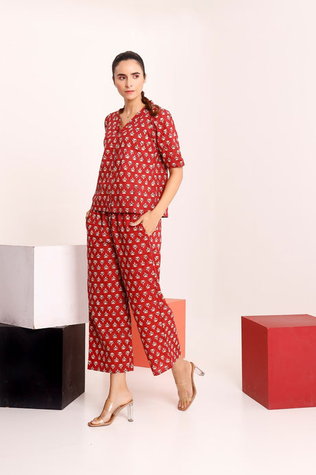 Buy Red cotton Floral Printed loungewear set Online - Back