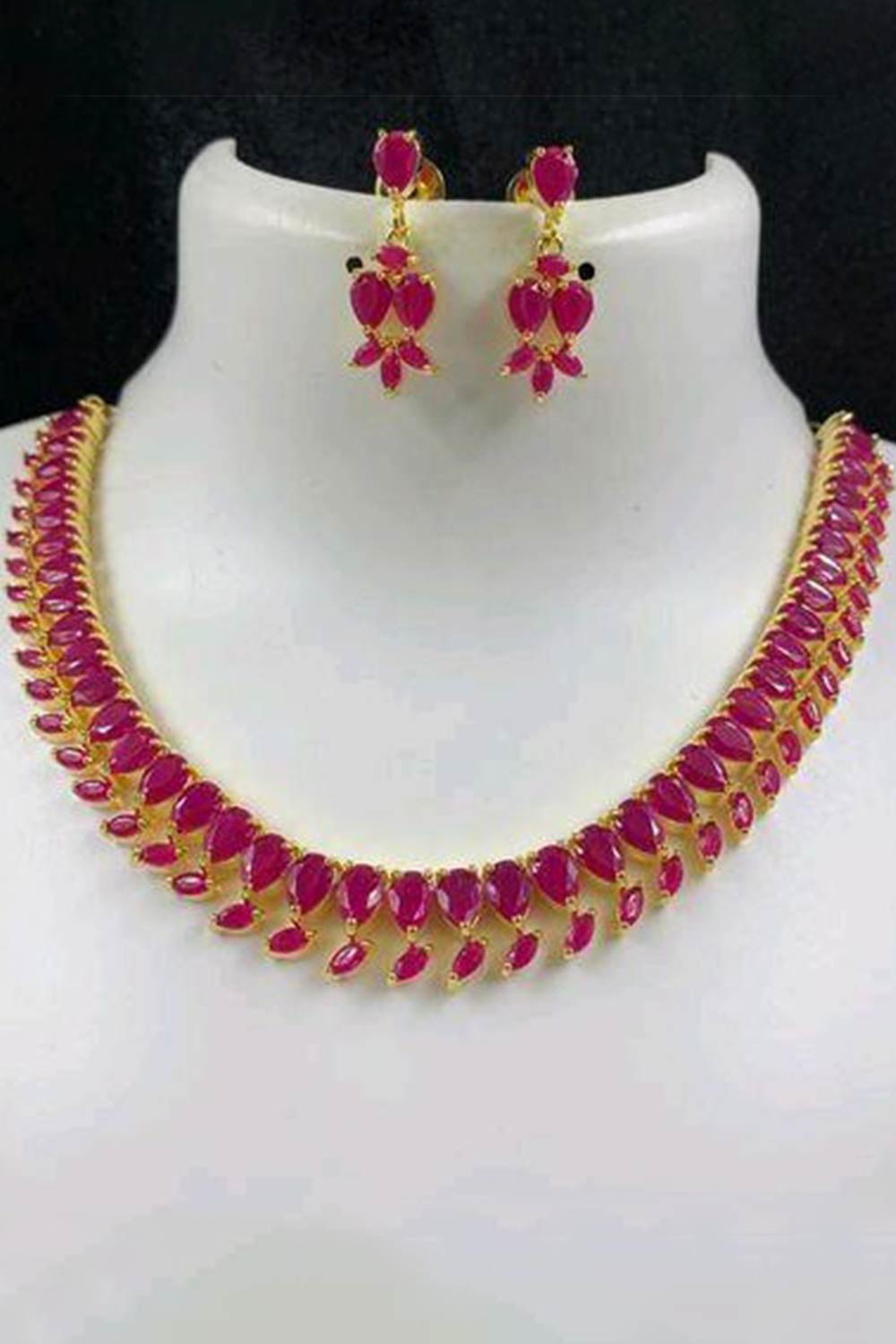 Buy Women's Brass Chokar Necklace Set in Red Online
