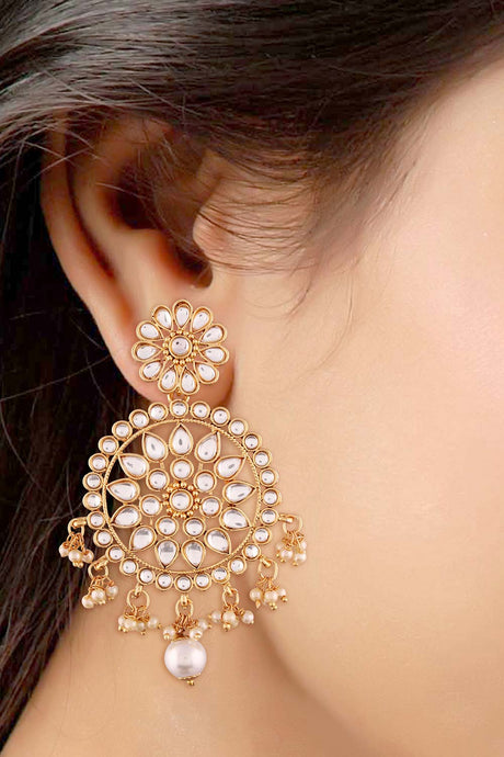 Buy Women's Alloy Pearl Maang Tikka With Earring in White - Front