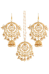 Buy Women's Alloy Faux Kundan Maang Tikka With Earring in White - Front