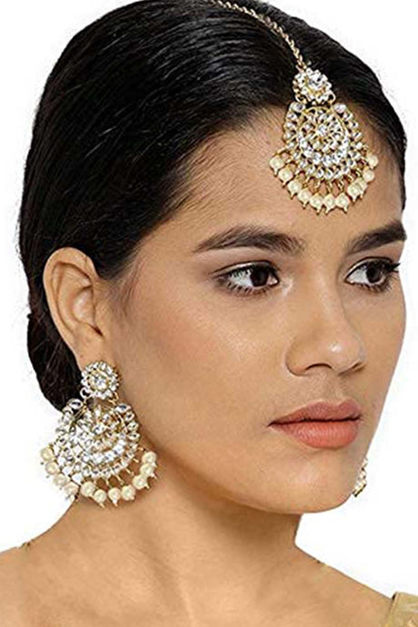 Buy Women's Alloy Kundan Maang Tikka With Earring in White - Front