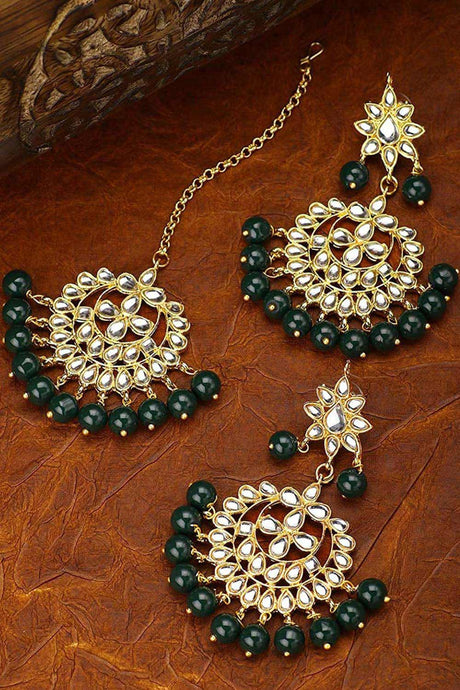 Green  Gold Plated Pearl And Kundan Maang Tikka With Earrings Set