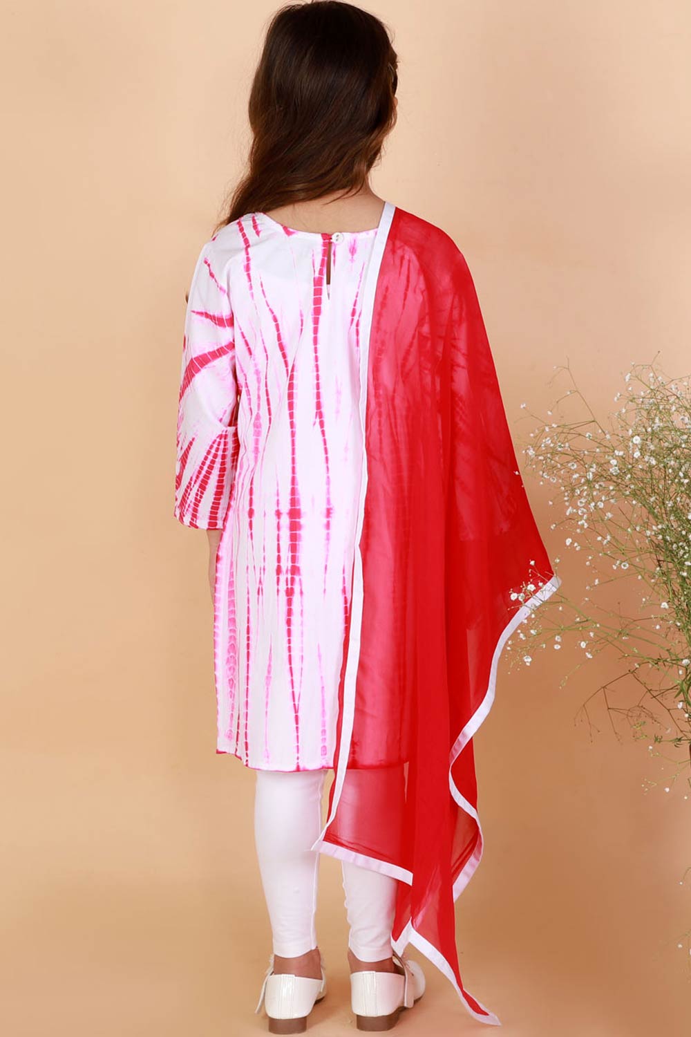 Boys Pink And White Kurta Pajama Set & Girls Pink And White Kurta, Leggings & Dupatta Set