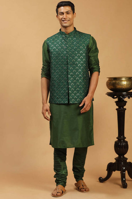 Buy Men's Green Silk Blend Sequin And Thread Emboridery Kurta Pajama Jacket Set Online