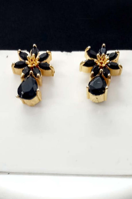 Buy Women's Brass Necklace Set in Black Online - Zoom In