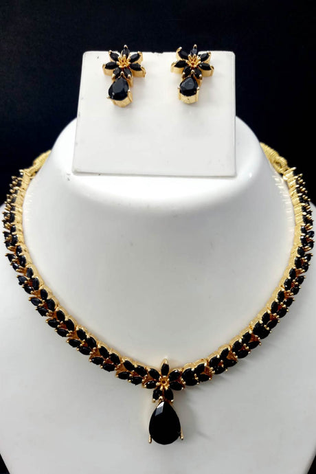 Buy Women's Brass Necklace Set in Black Online