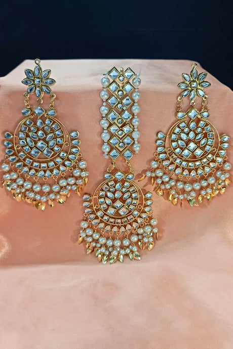 Buy Women's Copper Earring and Maang Tikka Set in White Online